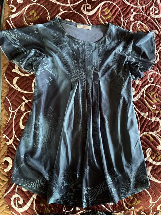 Лятна блузка с къс ръкав