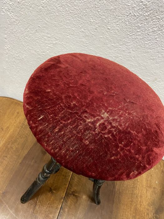 Стара френска табуретка на винт стом на винт