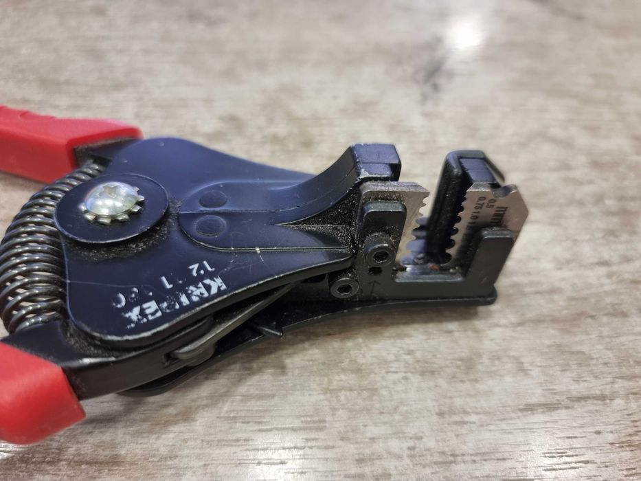Клещи KNIPEX за сваляне на изолация