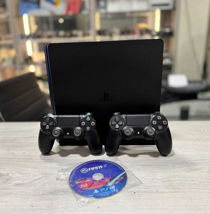 PlayStation 4 Slim 500GB  + 2 джойстика + FIFA 19