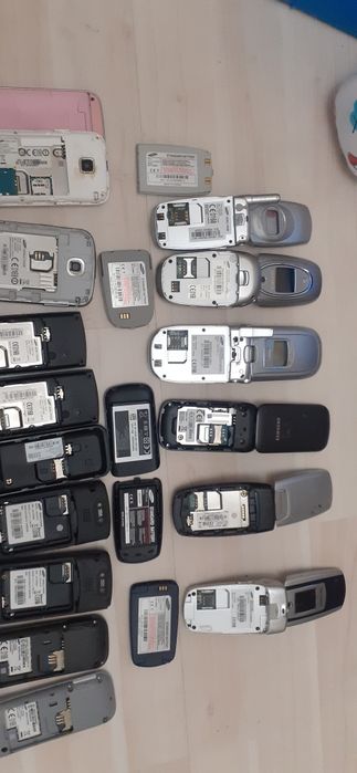 Telefoane cu taste Samsung