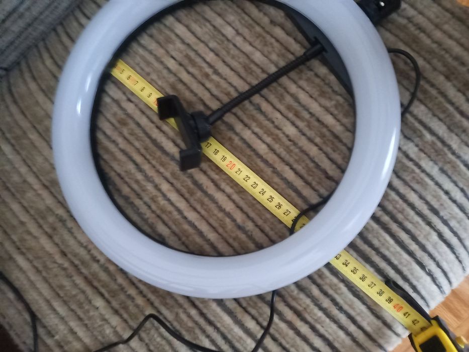 Продаётся кольцевая лампа