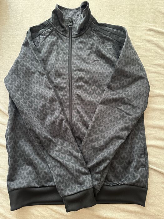 Анцунг Адидас + подарък тениска и яке