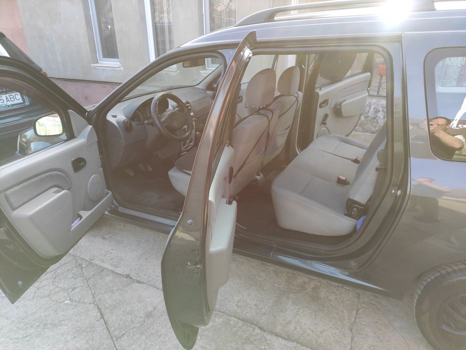 Vând Logan mcv 1.6 16v