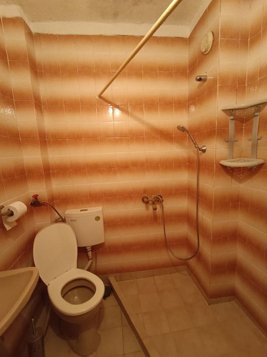 Частно лице отдава под наем 2+кухня