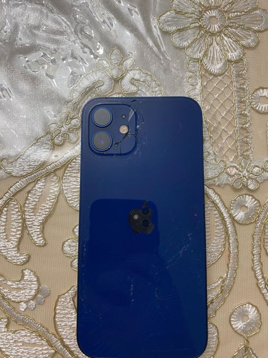 Iphone 12.