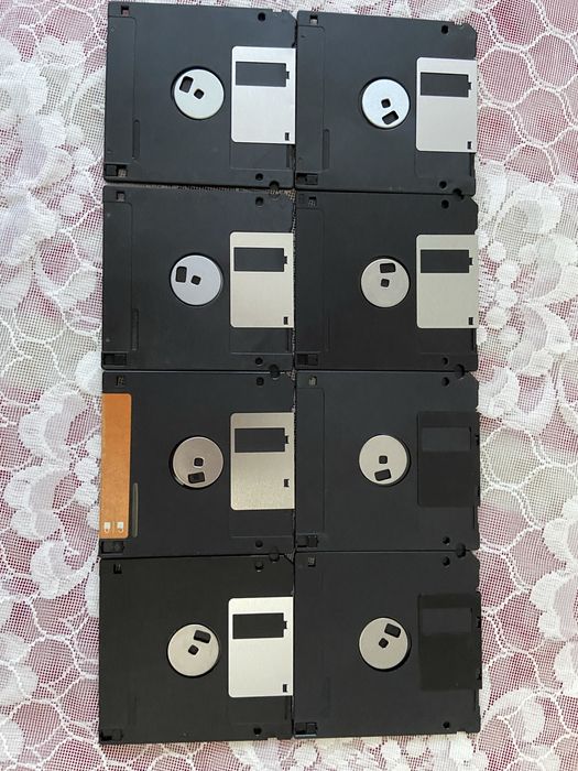 Dischete 3.5", 1,44 MB defecte(50 bucati negre)