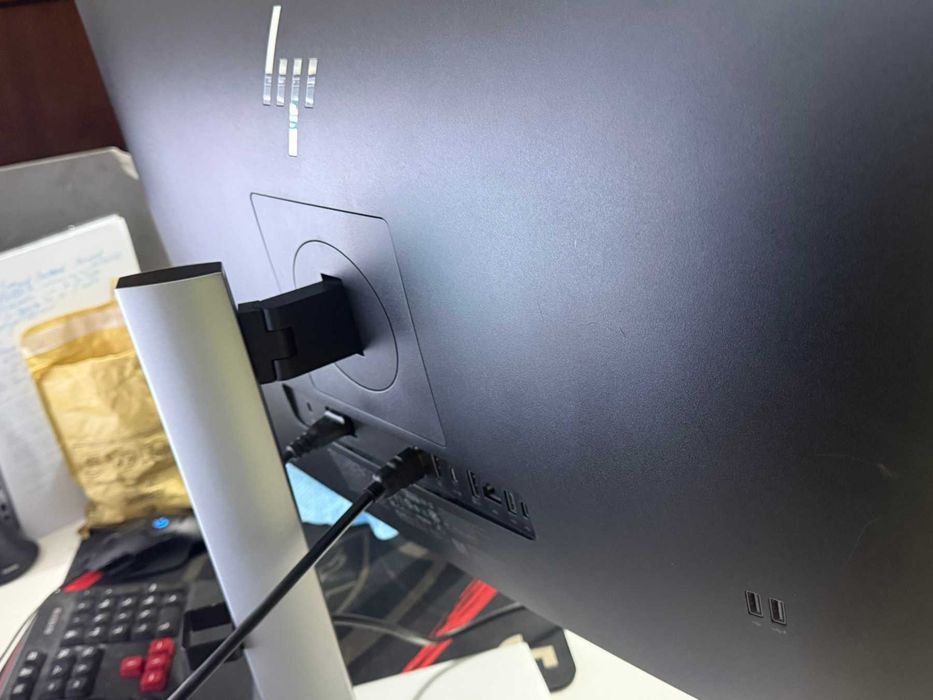 HP E27u G5 LED QHD 2560 x 1440 пиксела, 70 Hz, 5 ms,  27 инча  USB-C монитор
