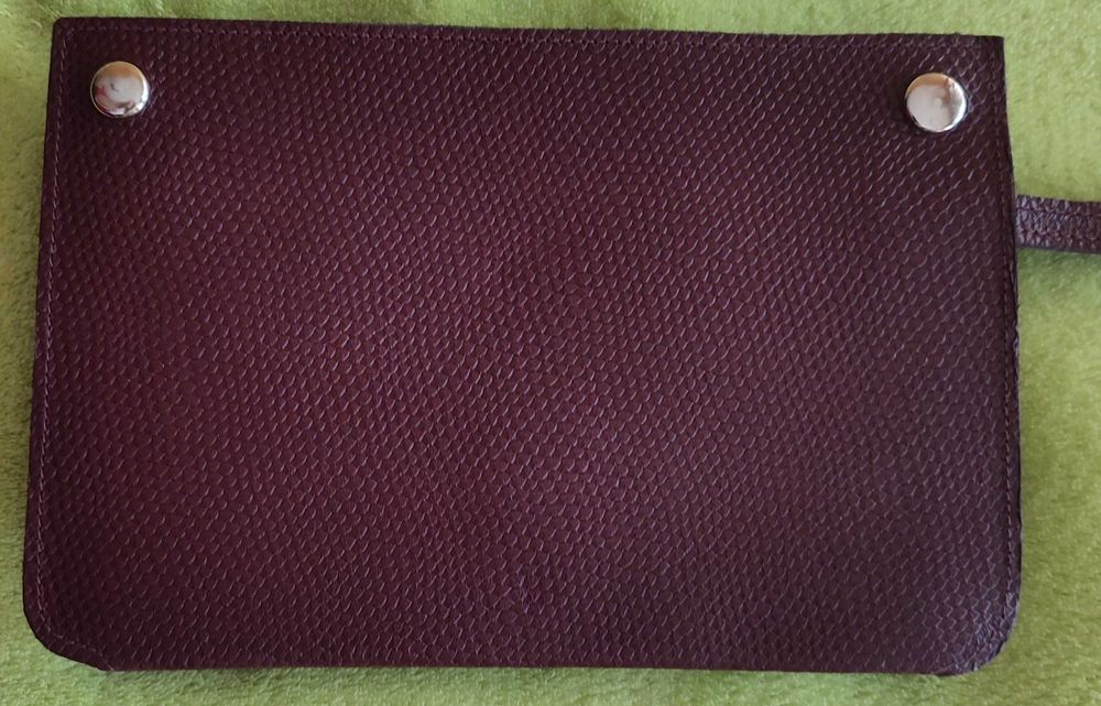 Перфекна Мъжка Кожена Чантичка Чисто НОВА