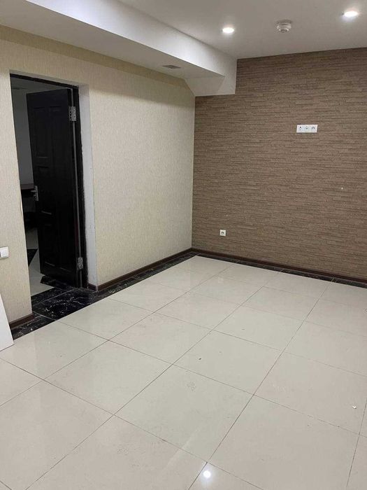 Айбека ул.пересечение Нукусская рядом Б/Ц "Авалон","Шох"мед. центр