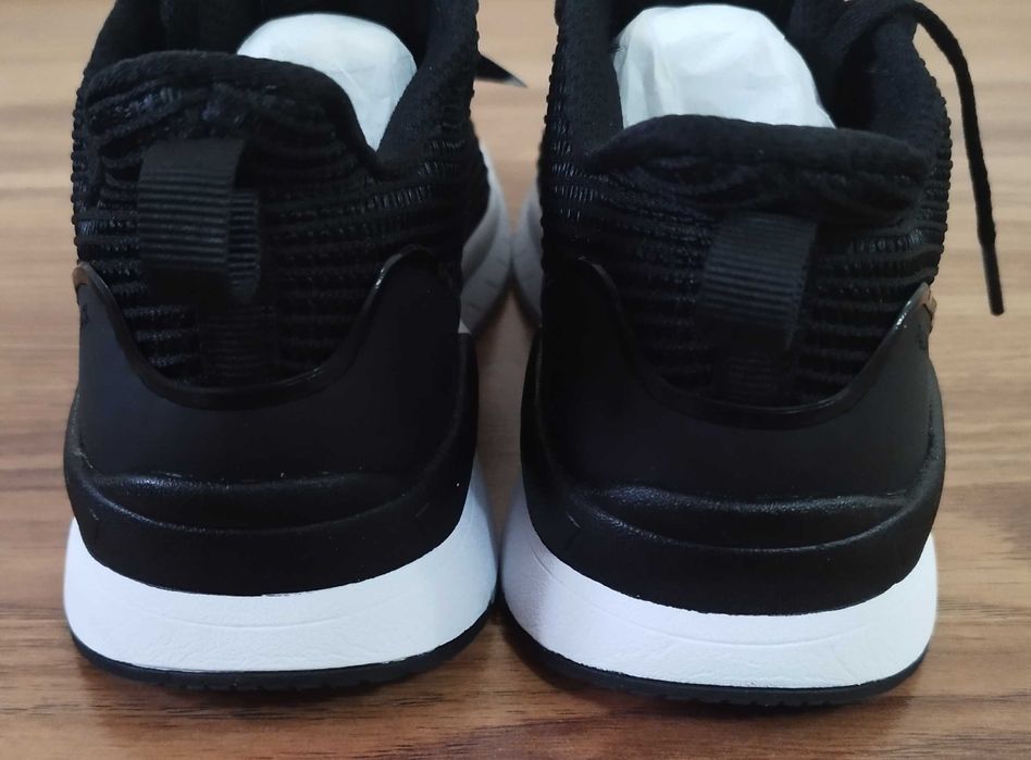 Новые кроссовки , 36 размер.