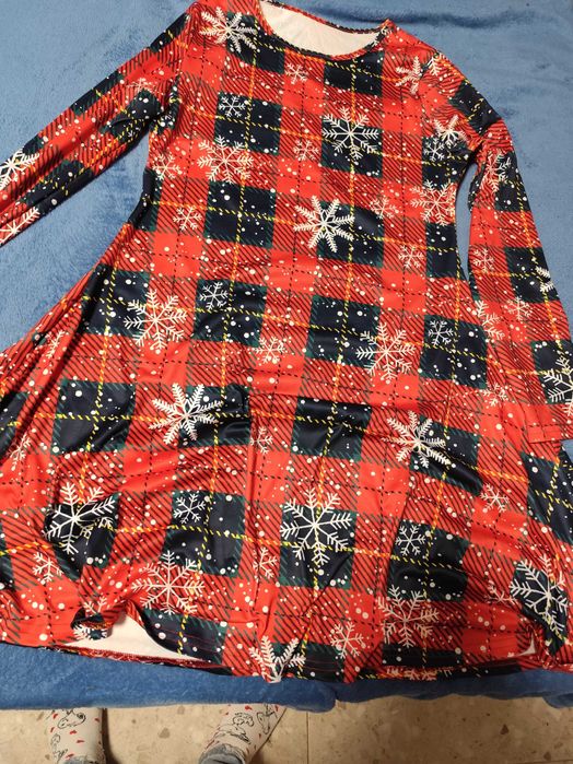 Продавам рокля коледна