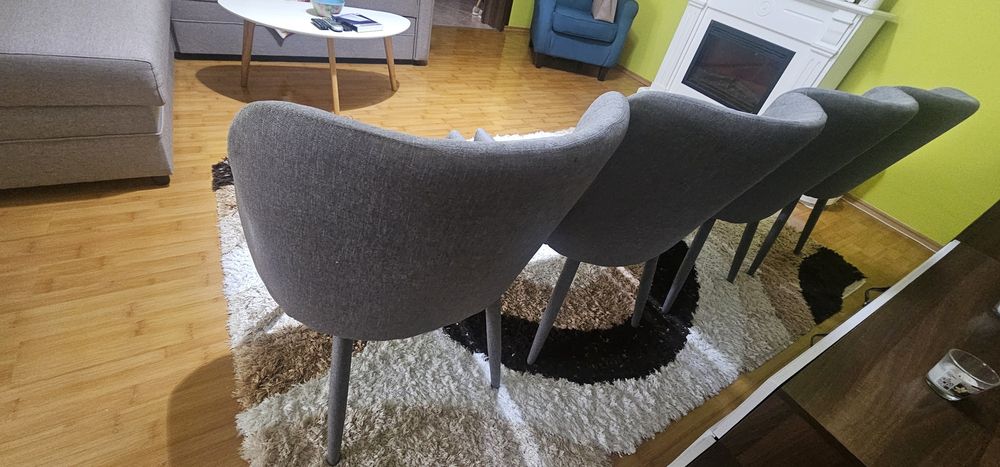 Vând set de 4 scaune