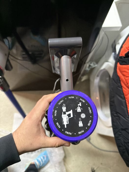 Прахосмукачка Dyson и Shark