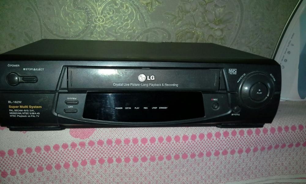 Видиомагнитофон LG и  JVC