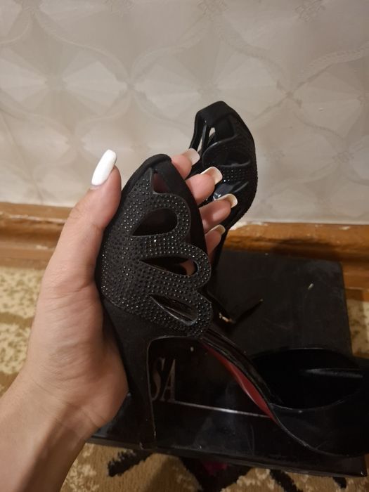 Продаются женские туфли