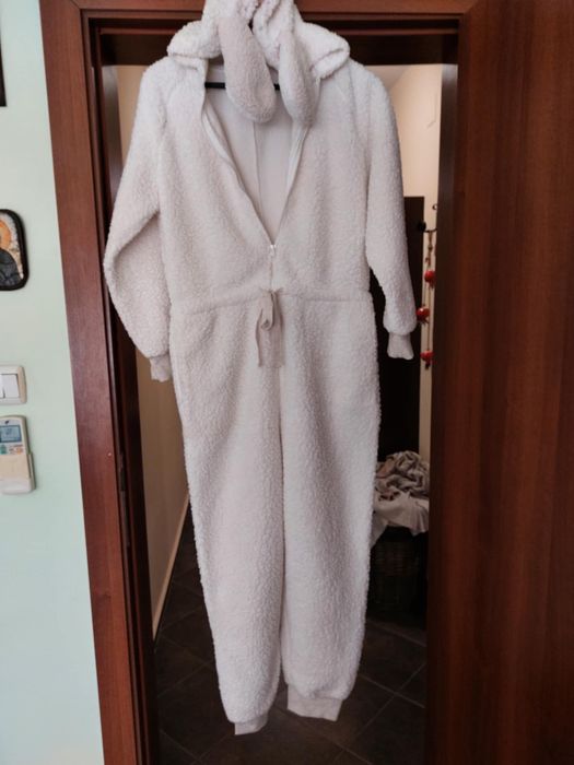 Продавам домашен пухен гащеризон