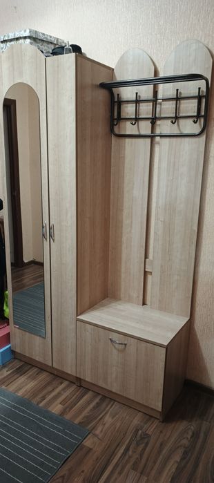 Продам шкаф в прихожую