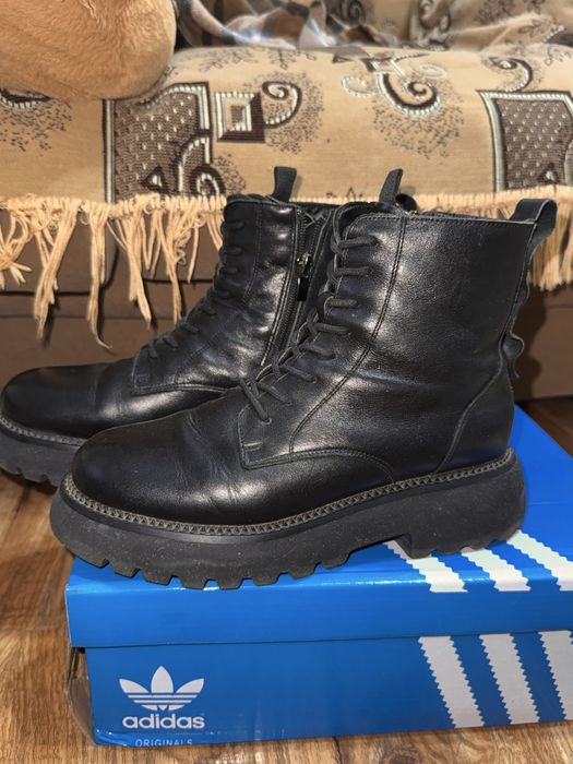 Продам зимние ботинки