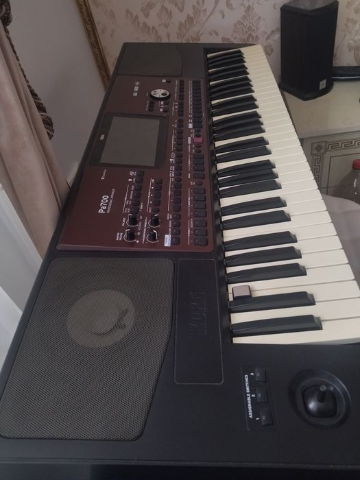 Yamaha PSR 3000 Korg Pa 700 Pa 800