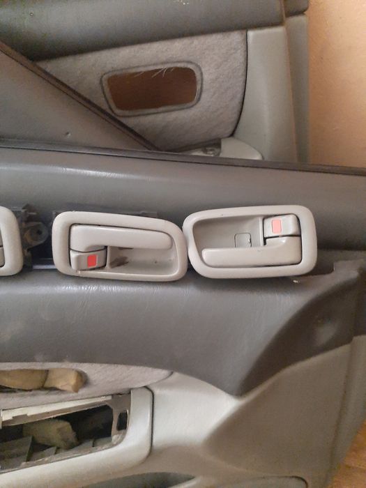 Дверные карты тойота виндом 20