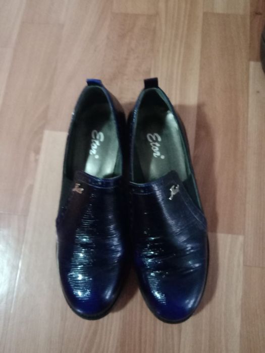 Продам женские туфли 2000 тг