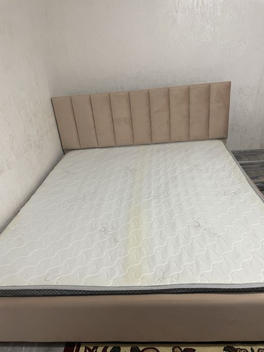 Продаю кровать 1,80 × 2,00 м.