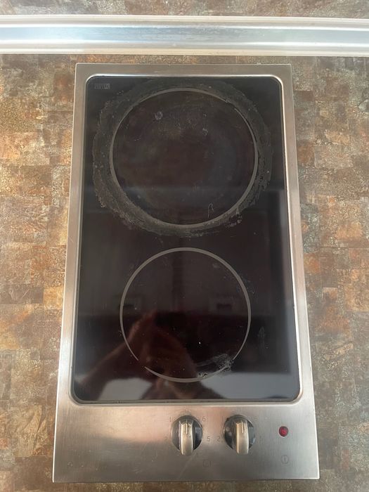 Кухня 4м с островче и уреди Electrolux – много добро състояние – Варна