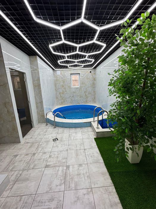 Баня с бассейнами уличный и теплый