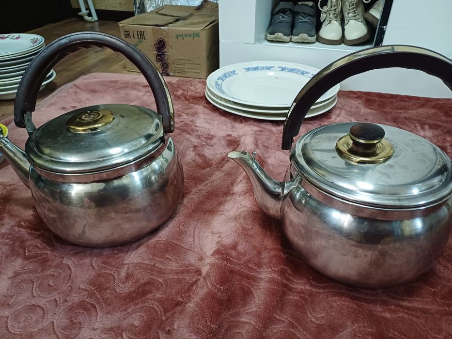 Посуда  в хорошем состоянии, цены разные (чайники ,пиалы,кружки)