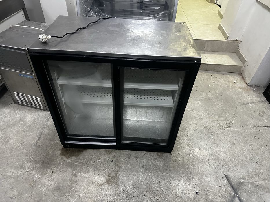 Подбарова хладилна витрина