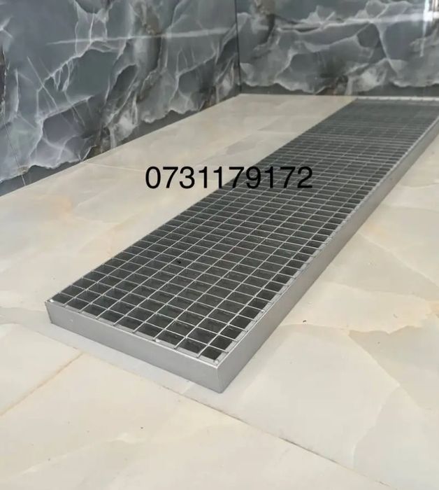 Trepte zincate la comanda