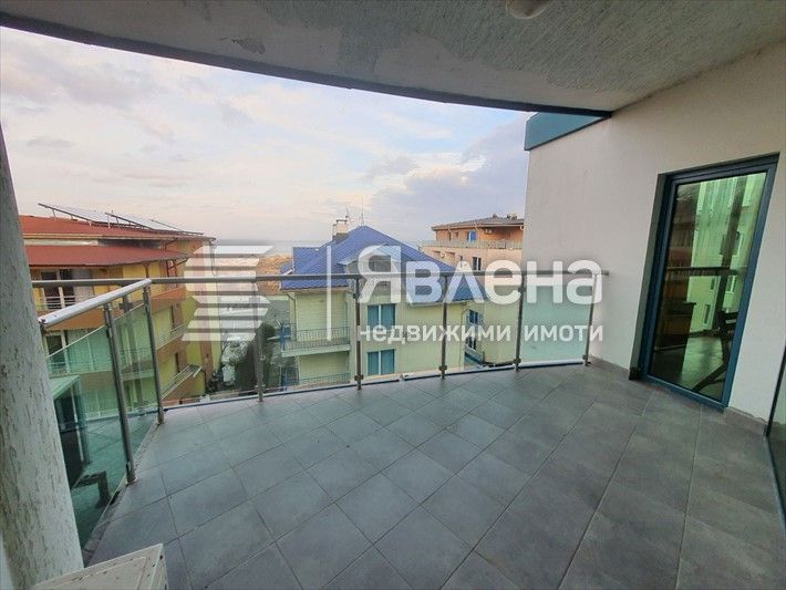 Просторен тристаен апаратамент в Приморско Дел Сол, гр.Приморско