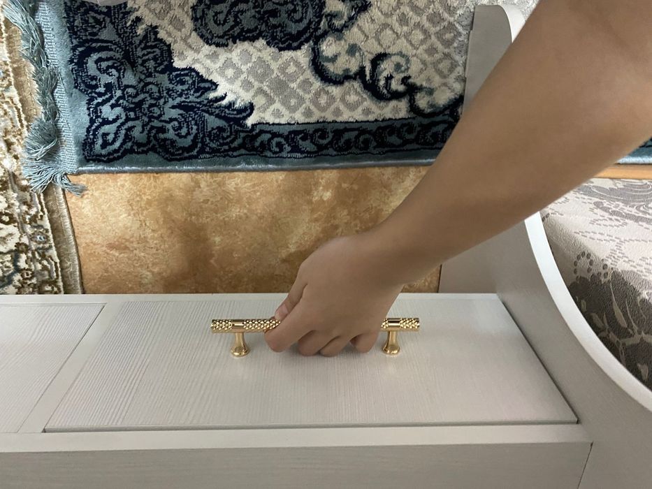 Продам школьный письменный стол