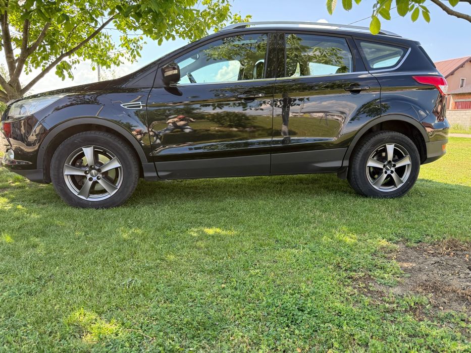 Vând Ford Kuga  Recent  INMATRICULAT 4×4an 2014 2,0 Diesel 140 cp Euro 5Manual Sirocou