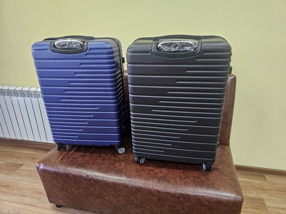 Продам чемодан на колёсиках разных размеров