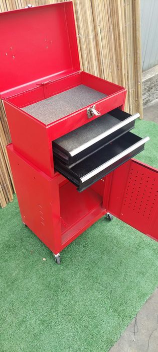 Шкаф за инструменти