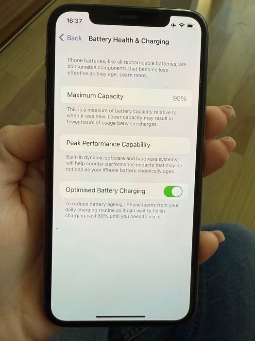 Телефонът 11 pro 64GB е в перфектно състояние!!