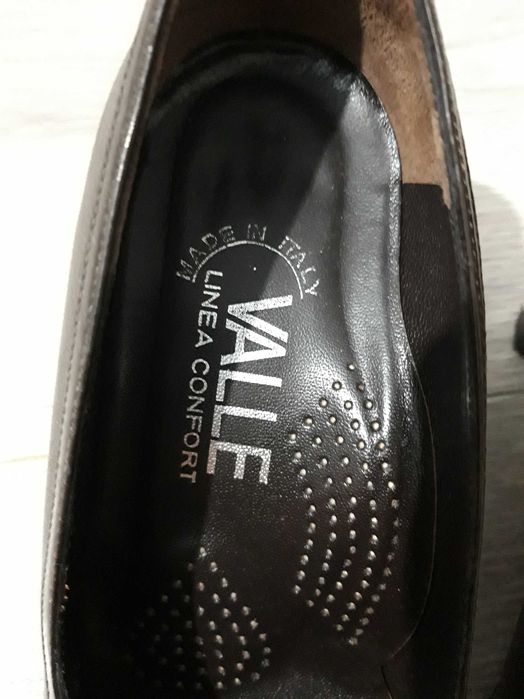 Vand pantofi foarte comozi marimea 37, interior 24.5 cm