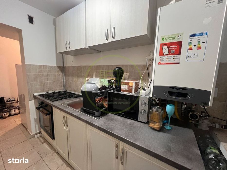 Apartament 3 camere, semidecomandat, cartier Craiovita Noua, zona Oriz