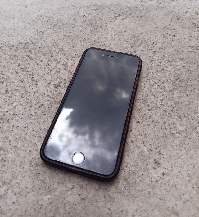 Продам iPhone 8 64 гб
