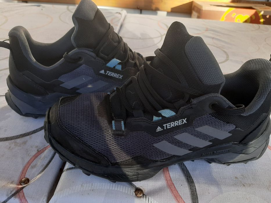Vând Adidas Terrex