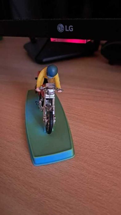 Machete / jucarii vechi