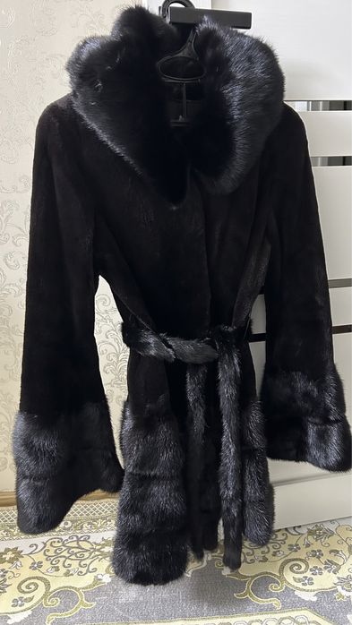 Продам норковкую шубу