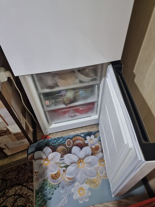 Indesit xolodilnik sotiladi