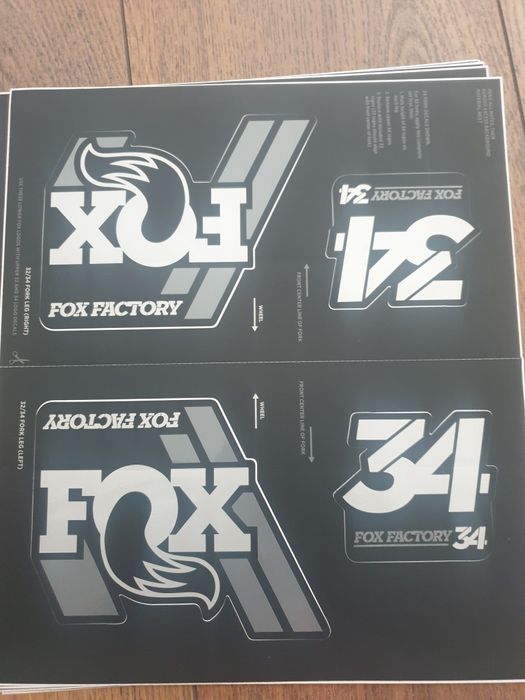 Vand abtibilduri (decals) originale pentru furci / suspensii spate FOX