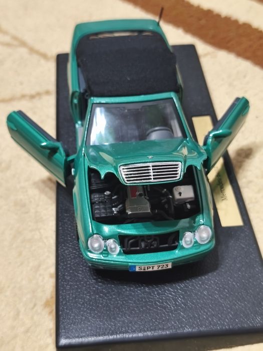 Macheta auto  Anson 1:18 - Mașină decapotabilă - Mercedes Benz CLK 320 Cabriolet - Cu acoperiș din material textil adevărat care se deschide.