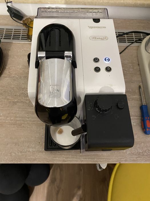 Aparat de cafea nespresso Delonghi