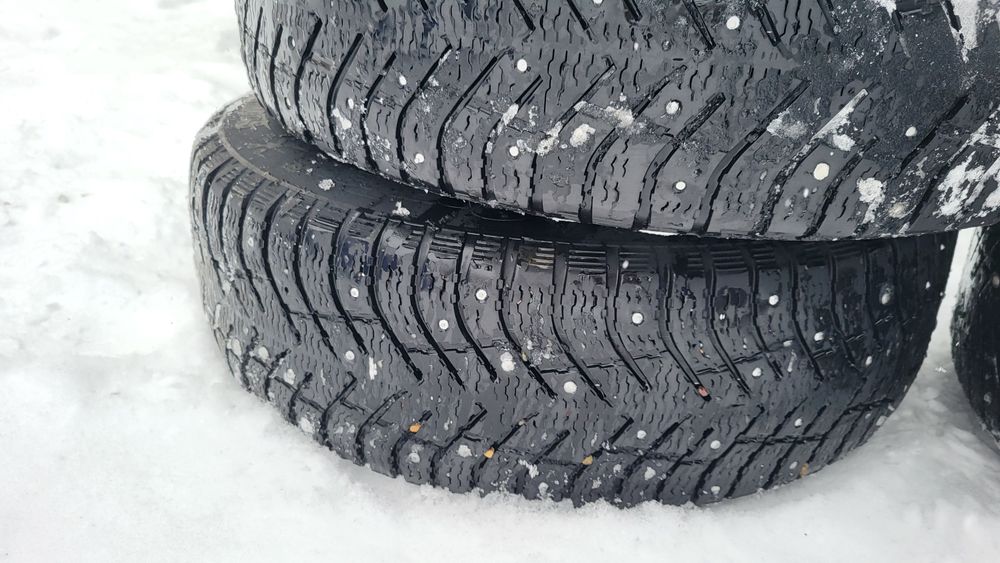 Продам шины с дисками от весты