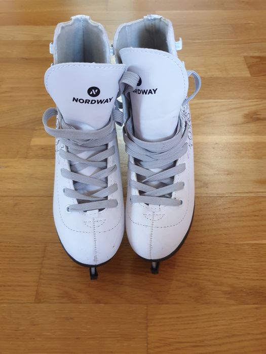 Коньки фигурные белые